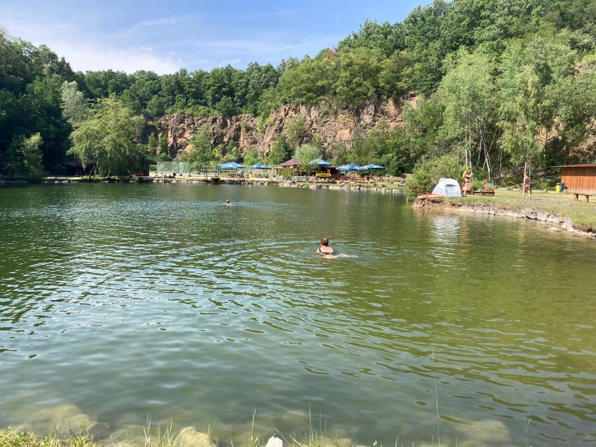 Ezathouse Devicie Hotel Krupina Bagian luar foto