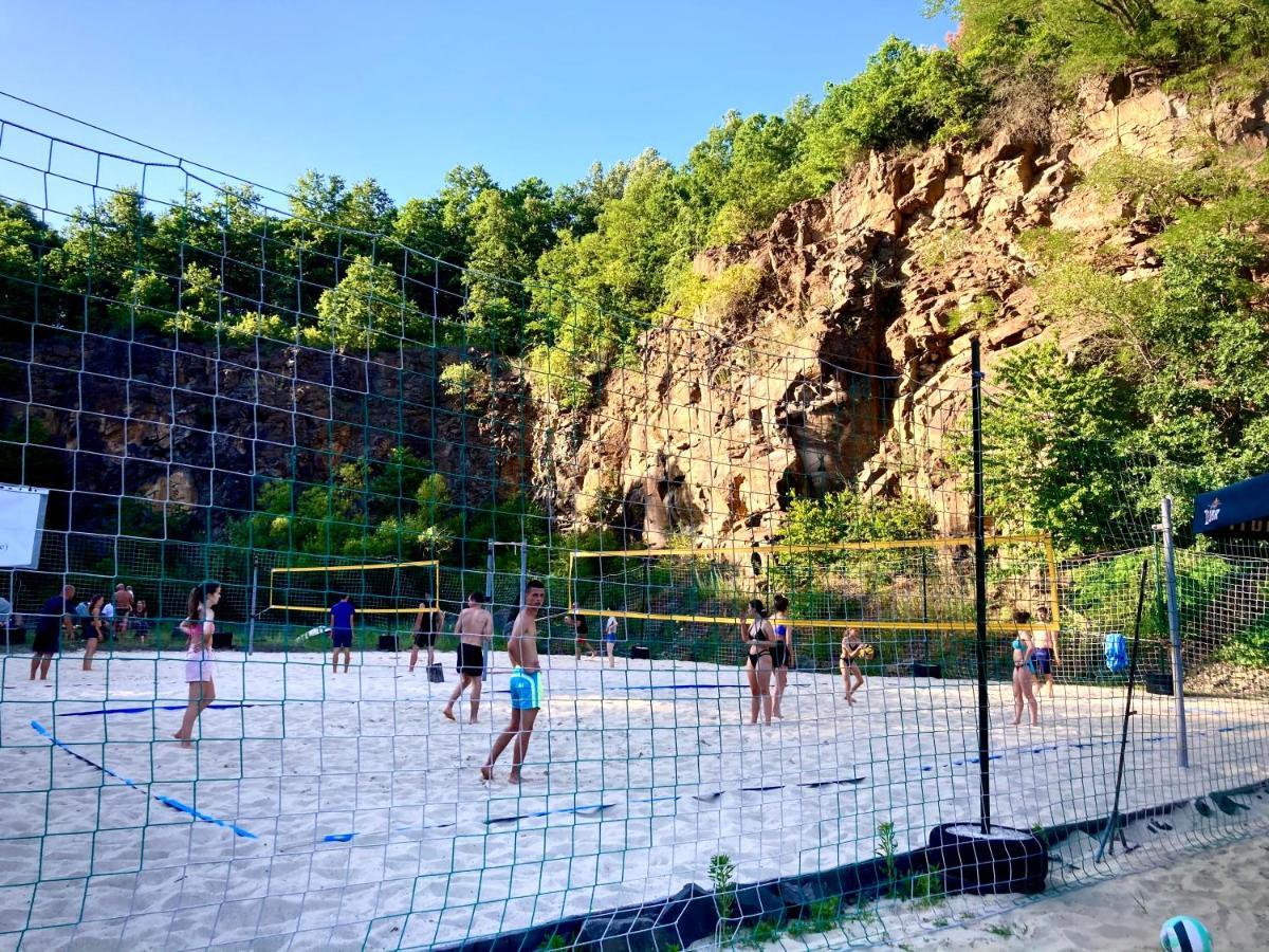 Ezathouse Devicie Hotel Krupina Bagian luar foto