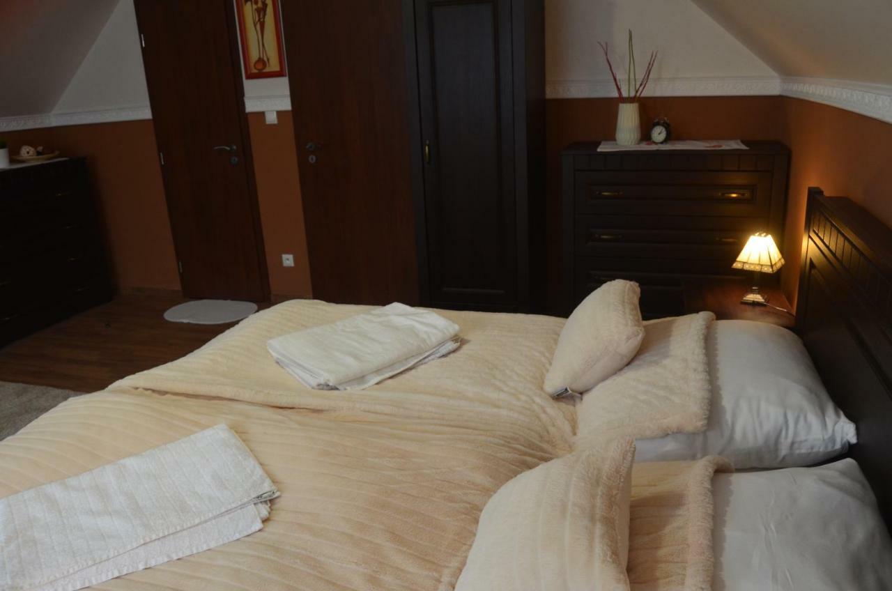Ezathouse Devicie Hotel Krupina Bagian luar foto
