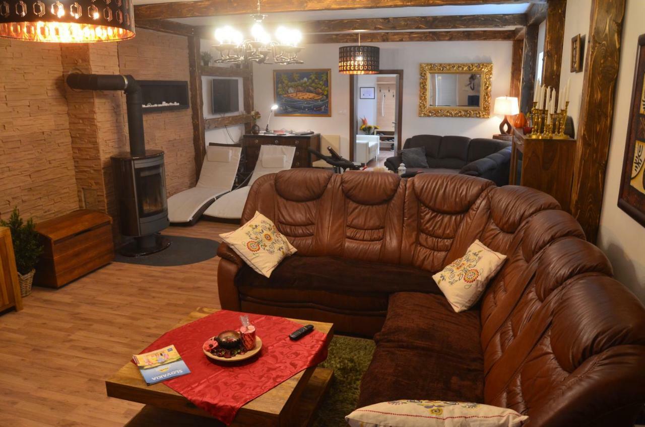 Ezathouse Devicie Hotel Krupina Bagian luar foto